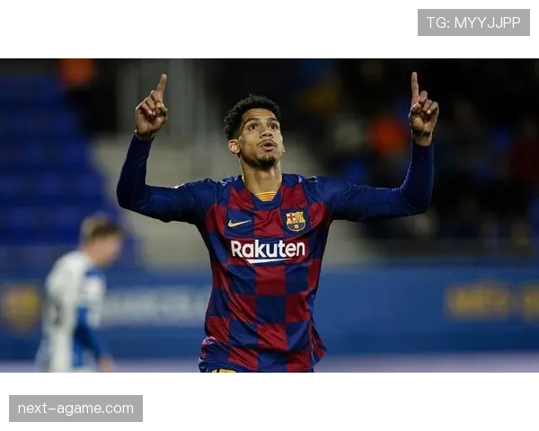 罗伯逊与阿劳霍在边路推进中出现结构分散趋势