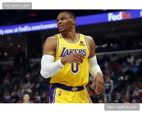 芬利三分无球高效输出拉开差距胜过队友关键时刻表现