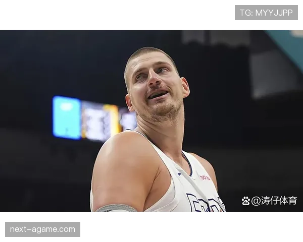 沙奎尔低位背打主导禁区，区别于约基奇组织型内线